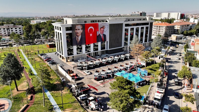 Yeşilyurt Belediyesi Araç Filosunu 220 Milyon TL.'lik 31 Yeni İş Makinasıyla Güçlendirdi