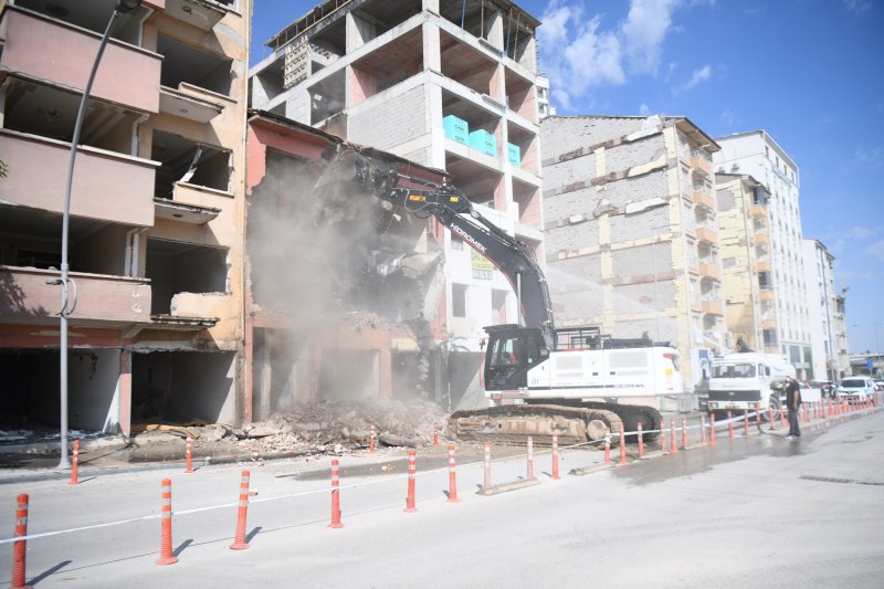 Yeşilyurt Belediyesi’nden Metruk Yapılara Kararlı Müdahale!
