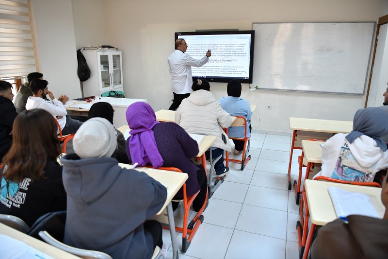 Yeşilyurt’ta Öğrencilere Ara Tatilde Ücretsiz LGS ve DYK Hazırlık Kursları!
