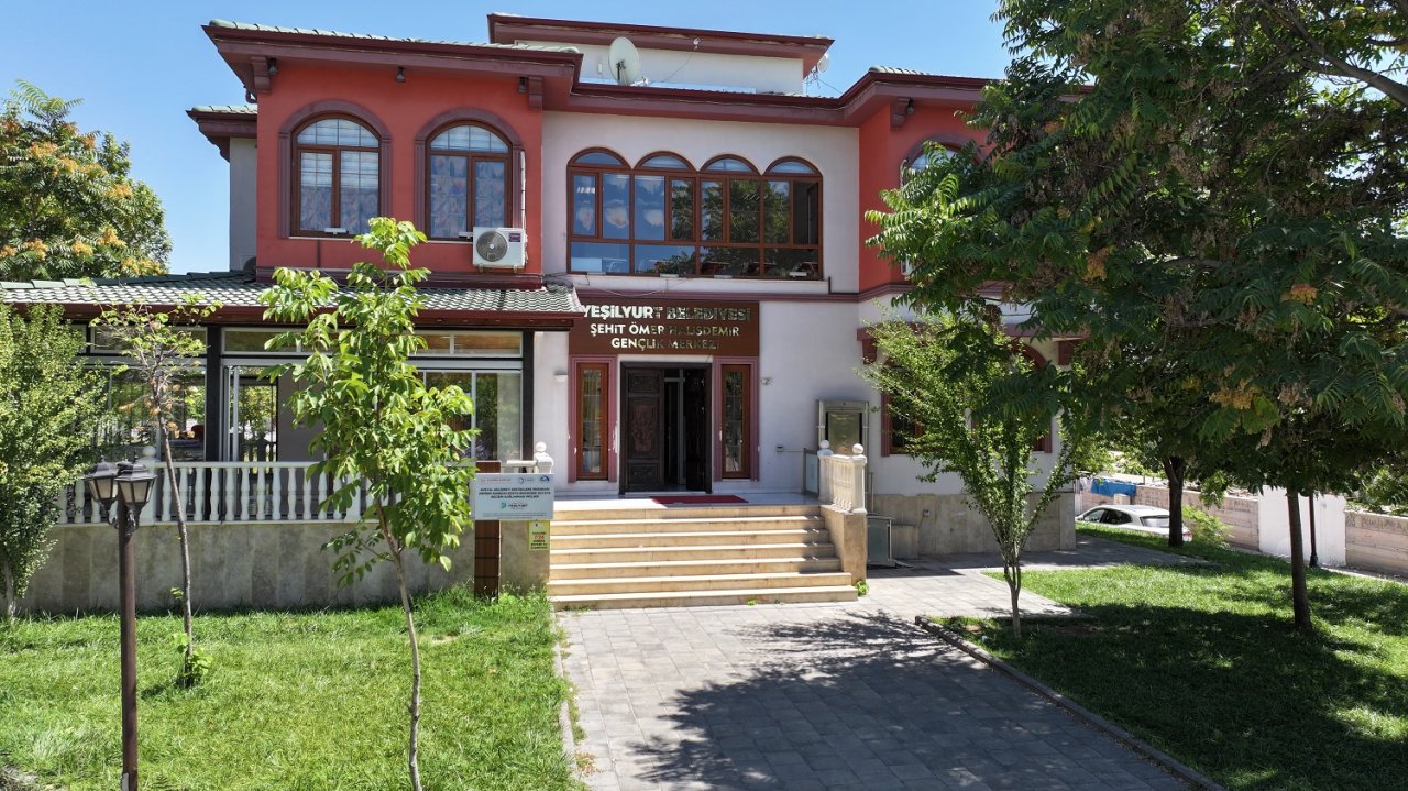 ŞEHİT ÖMER HALİSDEMİR GENÇLİK MERKEZİ